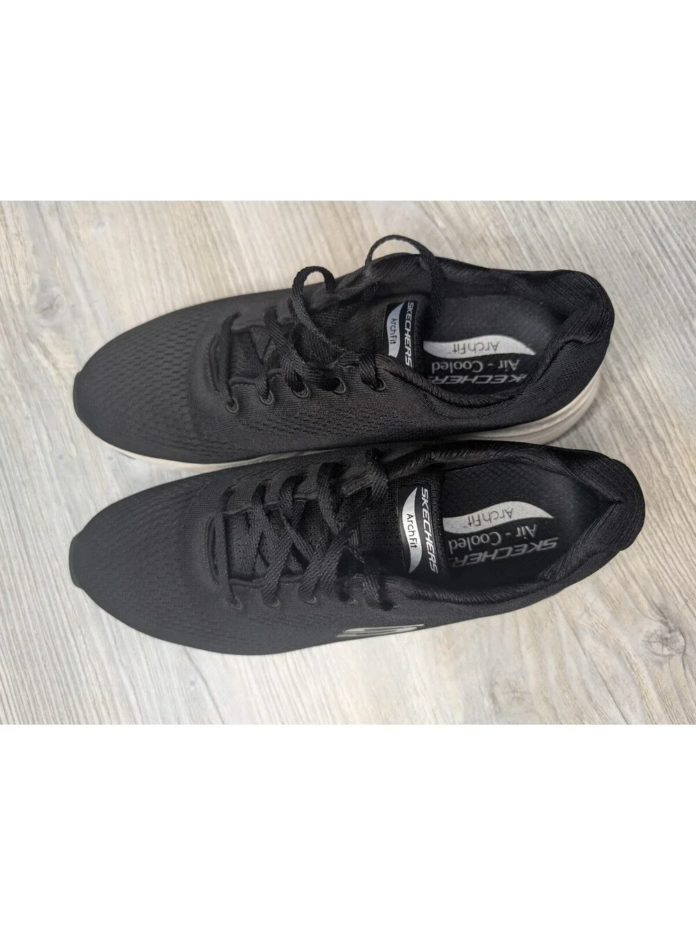 Skechers Arch Fit Black and White Athletic Sneakers Size 9.5 US